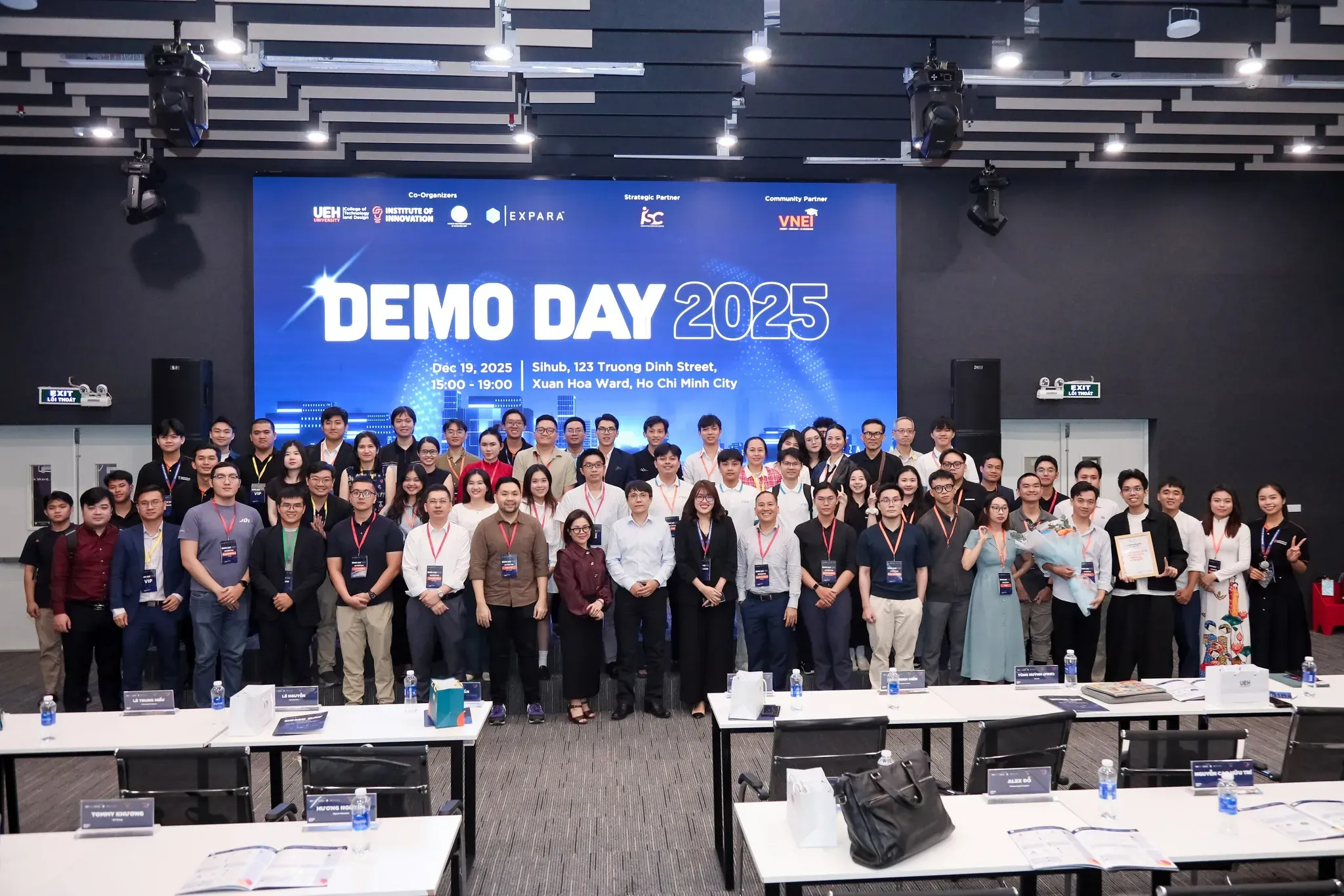 Nhìn lại ​hành trình Demo Day 2025: Cột mốc trưởng thành của cộng đồng khởi nghiệp UEH