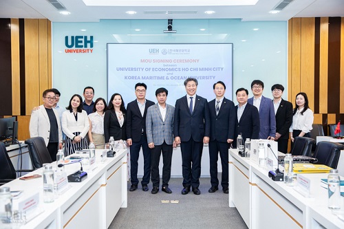 Lễ ký kết biên bản ghi nhớ (MOU) giữa Đại học Kinh tế Thành phố Hồ Chí Minh (UEH) và Đại học Hàng hải và Đại dương Hàn Quốc (Korea Maritime & Ocean University - KMOU)