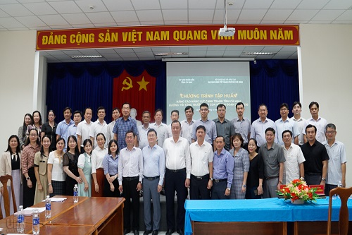 UEH đồng hành cùng tỉnh Cà Mau nâng cao năng lực quản lý khu vực công