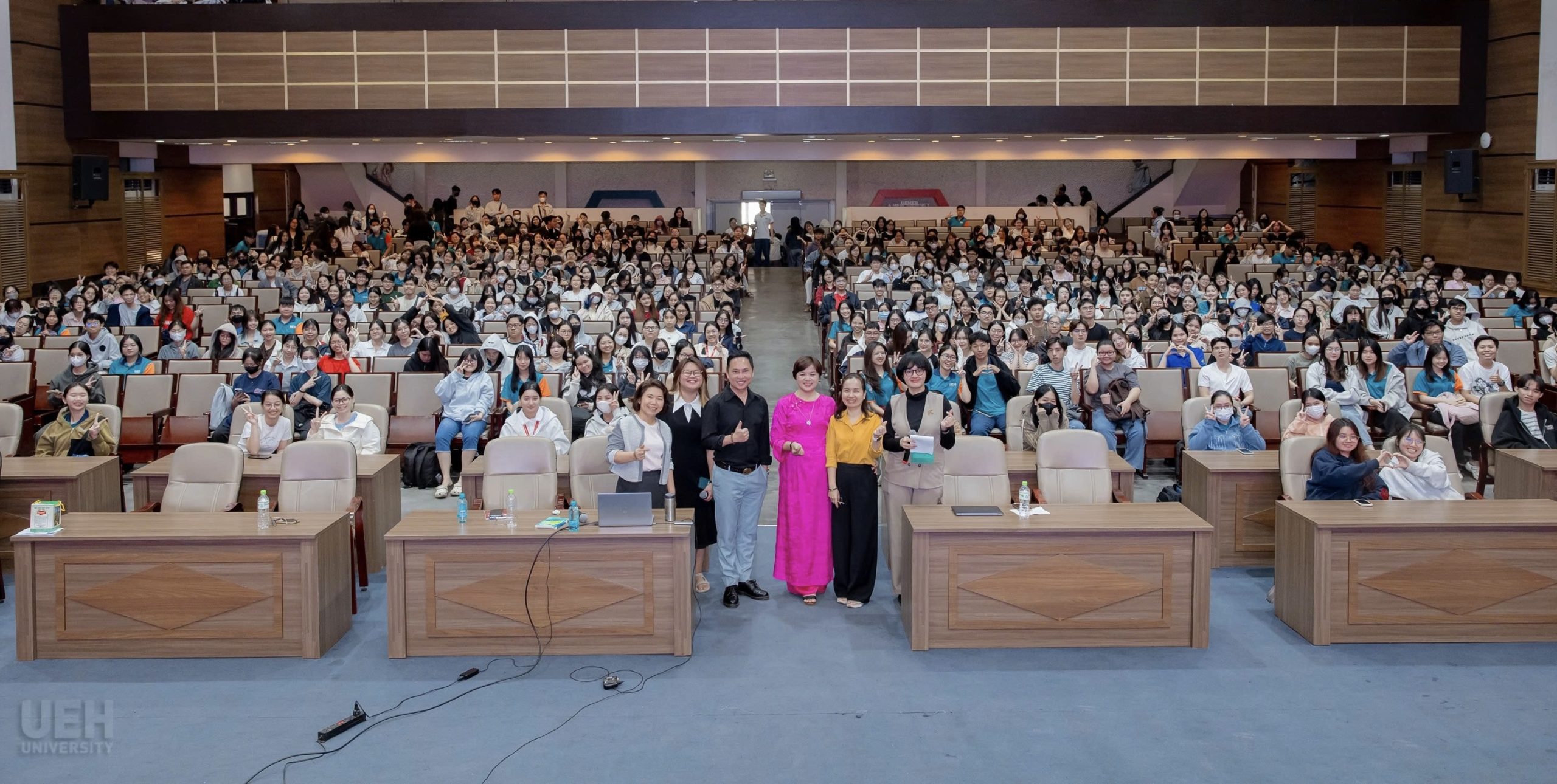 Talkshow: Gen Z và tình yêu thời đại số – Khi trái tim tìm thấy “la bàn” giữa những tín hiệu