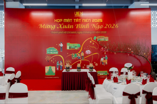 UEH họp mặt tất niên Bính Ngọ - Nhìn lại hành trình đã qua, cùng chào đón mùa xuân mới