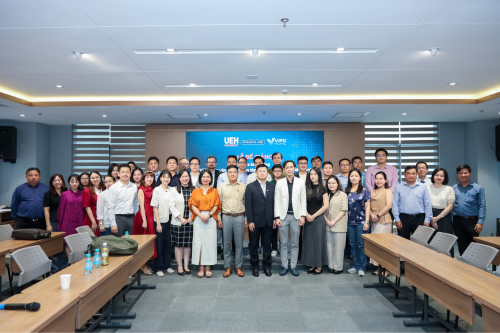 UEH tổ chức Lễ bế giảng Khóa bồi dưỡng “Kiến thức vận hành Trung tâm Tài chính Quốc tế Việt Nam tại TP. Hồ Chí Minh” 