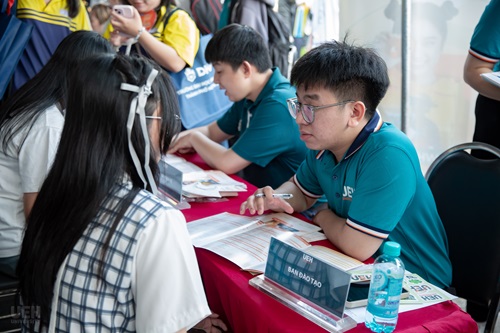 UEH tại Ngày hội tư vấn tuyển sinh - hướng nghiệp TP.HCM 2026: Khám phá 82 chương trình đào tạo và không gian trải nghiệm công nghệ - thiết kế - đô thị thông minh