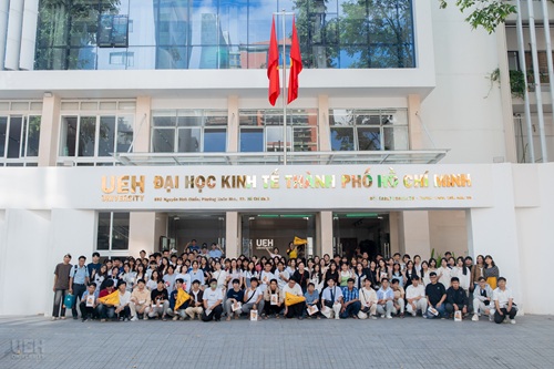 Trường THPT Nguyễn Trung Trực 2 (An Giang) trải nghiệm chương trình “Khám phá tiềm năng cùng UEH”