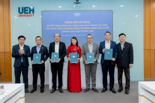 UEH công bố và trao các quyết định bổ nhiệm nhân sự, tăng cường năng lực quản trị và học thuật 