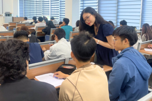 Tư duy trực tiếp bằng tiếng Anh: Chiến lược đọc viết tự nhiên không cần dịch từng từ