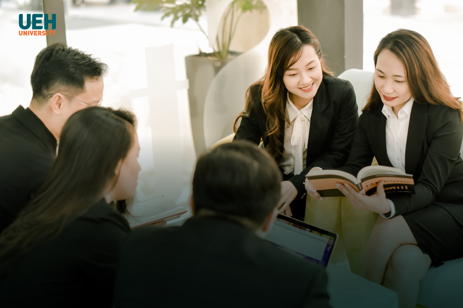Xu thế mới của các Chương trình Thạc sĩ điều hành cao cấp (EMBA): Từ Quản trị kinh doanh đến Tài chính, Ngân hàng, Marketing dành cho đội ngũ quản lý cấp cao