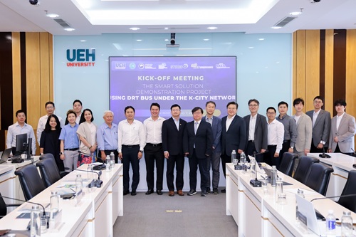 UEH khởi động Dự án thí điểm giải pháp thông minh - Vận hành xe buýt theo nhu cầu (DRT) cùng K-City Network