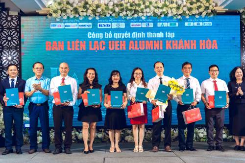 Thành lập Ban liên lạc cựu sinh viên, học viên Đại học Kinh tế TP. Hồ Chí Minh tại Khánh Hòa