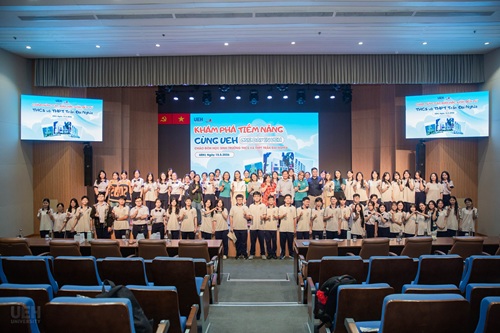 Trường THCS và THPT Trần Đại Nghĩa (TP.HCM) trải nghiệm chương trình “Khám phá tiềm năng cùng UEH”