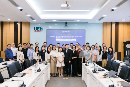 UEH khai giảng Khóa 2 chương trình đào tạo “Tổng quan vận hành và chiến lược tham gia Trung tâm Tài chính quốc tế Việt Nam”