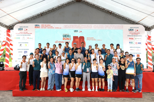 [UEH 50] Khai mạc UEH Run Half Marathon 2026: Hàng nghìn bước chân hội tụ trên đường chạy di sản Tri thức - Con người - Tương lai