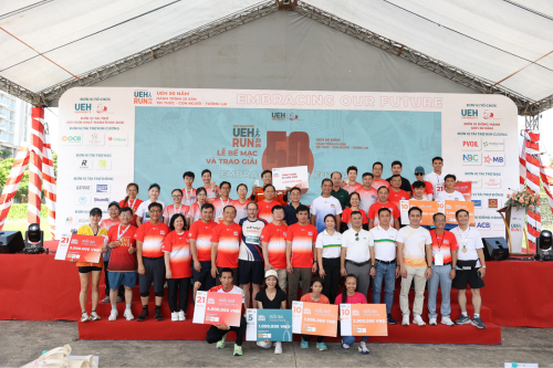 Hơn 4.000 runner cùng viết nên hành trình “Tri thức - Con người - Tương lai” tại UEH Run Half Marathon 2026