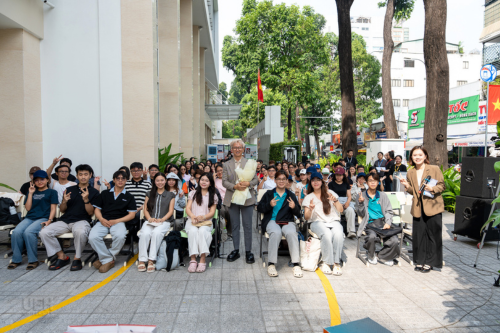 [UEH Open Agora] Không gian đối thoại mở tiếp tục thu hút gần 200 người học cùng bàn luận về thực tập, tài chính và hành trình trưởng thành