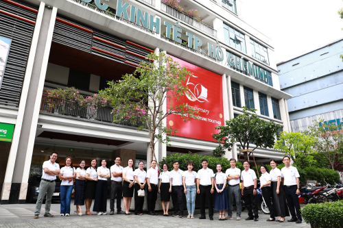 [UEH Alumni Reunion] Kỷ niệm 25 năm ngày gặp lại của cựu sinh viên Lớp Kế toán - Kiểm toán 6 Khóa 23 (2001 - 2026) cùng trở về UEH lưu giữ những khoảnh khắc thanh xuân 
