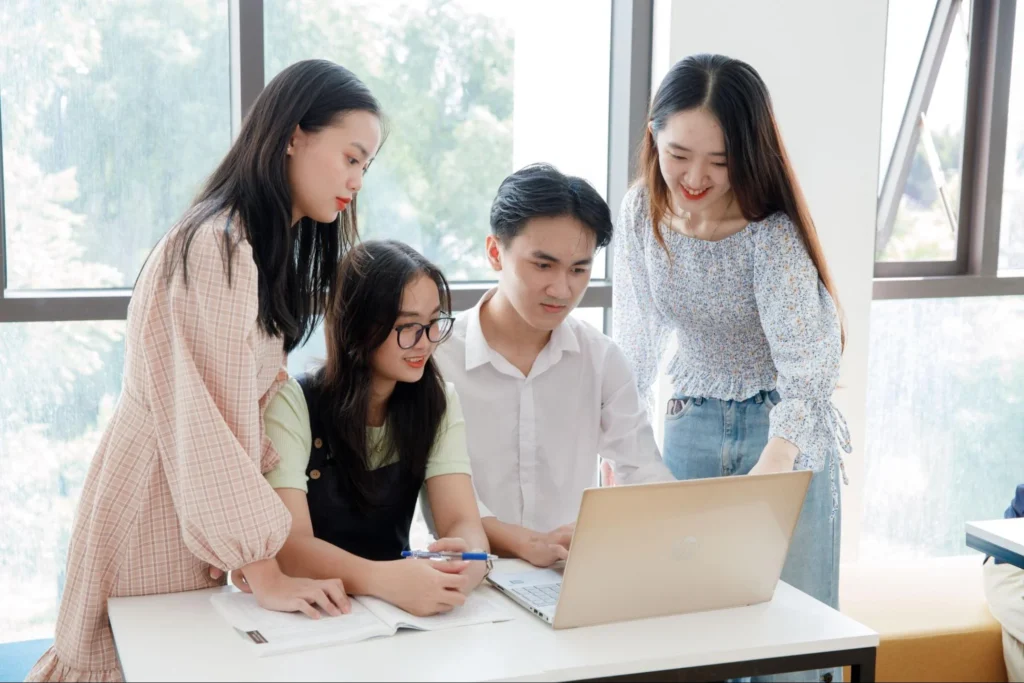 UEH tuyển sinh Chương trình Cử nhân Tài chính – Ngân hàng song bằng UEH – Đại học Rennes năm 2026
