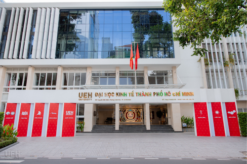 [UEH 50 năm] UEH đồng loạt triển khai hệ thống nhận diện chào mừng 50 năm thành lập: Embracing The Future Together