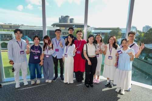 Sinh viên UEH tại NUS Young Fellowship Programme 2026
